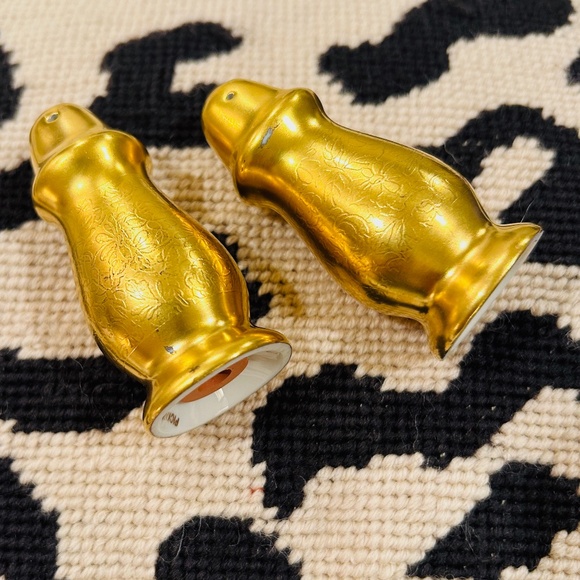 F18-Vintage Gold Pickard Salt and Pepper Shaker Set - Picture 4 of 7